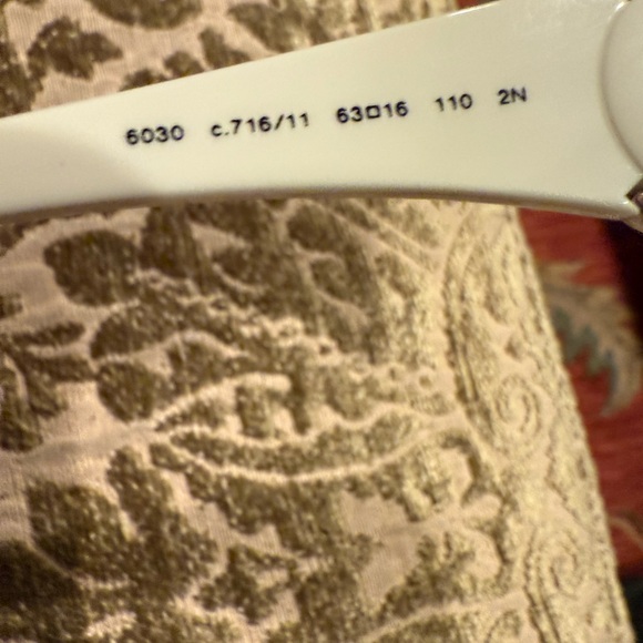 Vintage Chanel sunglasses in good condition- white - Picture 7 of 11